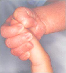 newborn_hand_mom-hand_s.jpg
